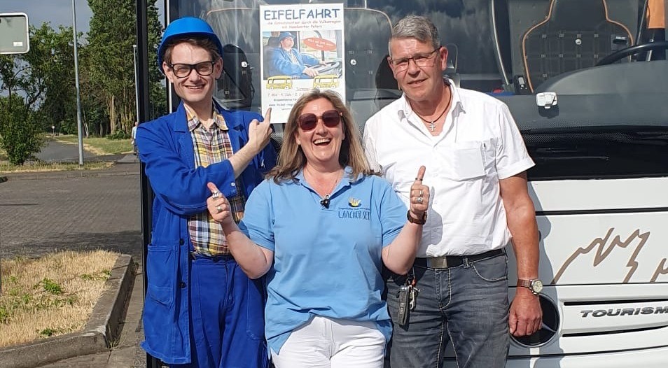 Das Team der Eifel-Fahrt, Stewardess und Busfahrer