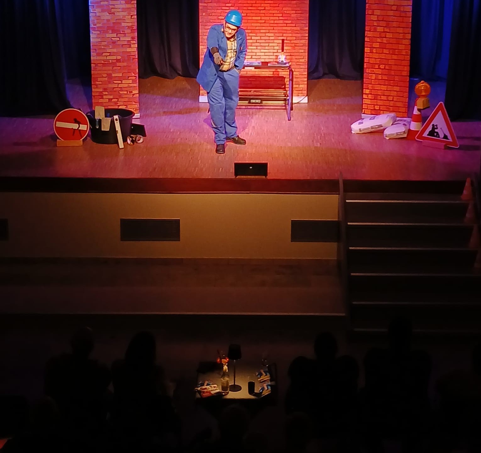 Handwerker Peters macjht Crowdwork im Comedy Club