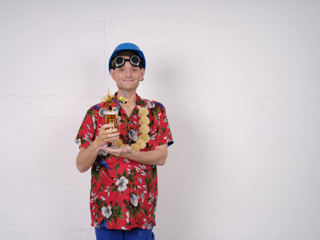 Handwerker Peters genießt die Urlaubs-Show - Letzte Comedy-Sommer-Tour 2026: Handwerker im Urlaub (Photo 2)